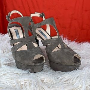 ✨PRADA SUEDE PUMPS✨